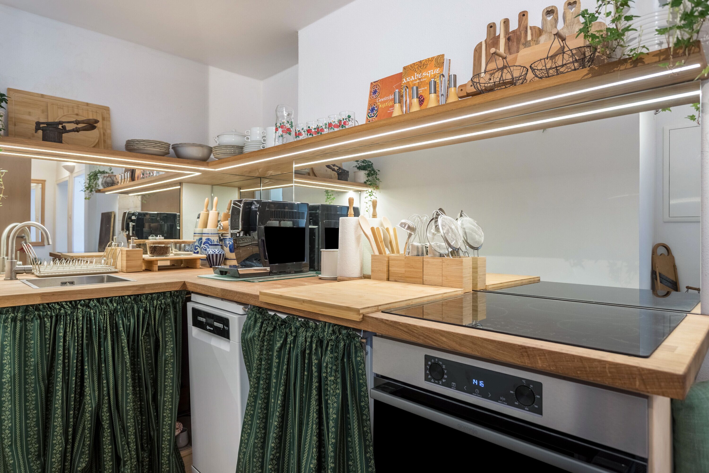 Kühlschrank, Ofen, Herdplatte, Geschirrspüler