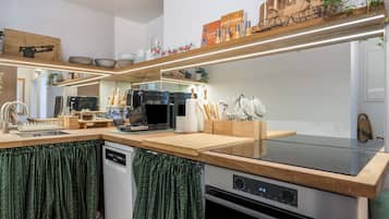 Kühlschrank, Ofen, Herdplatte, Geschirrspüler