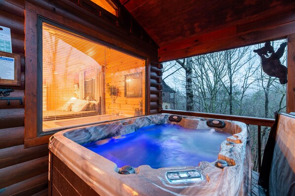 Outdoor spa tub