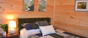 Luxury New 6BR lodge, 2 fireplaces, mini POOL/SPA