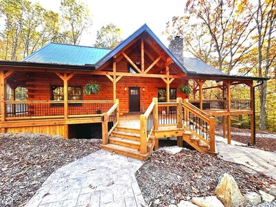 Luxury New 6BR lodge, 2 fireplaces, mini POOL/SPA