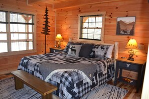 6 bedrooms, desk, WiFi, bed sheets