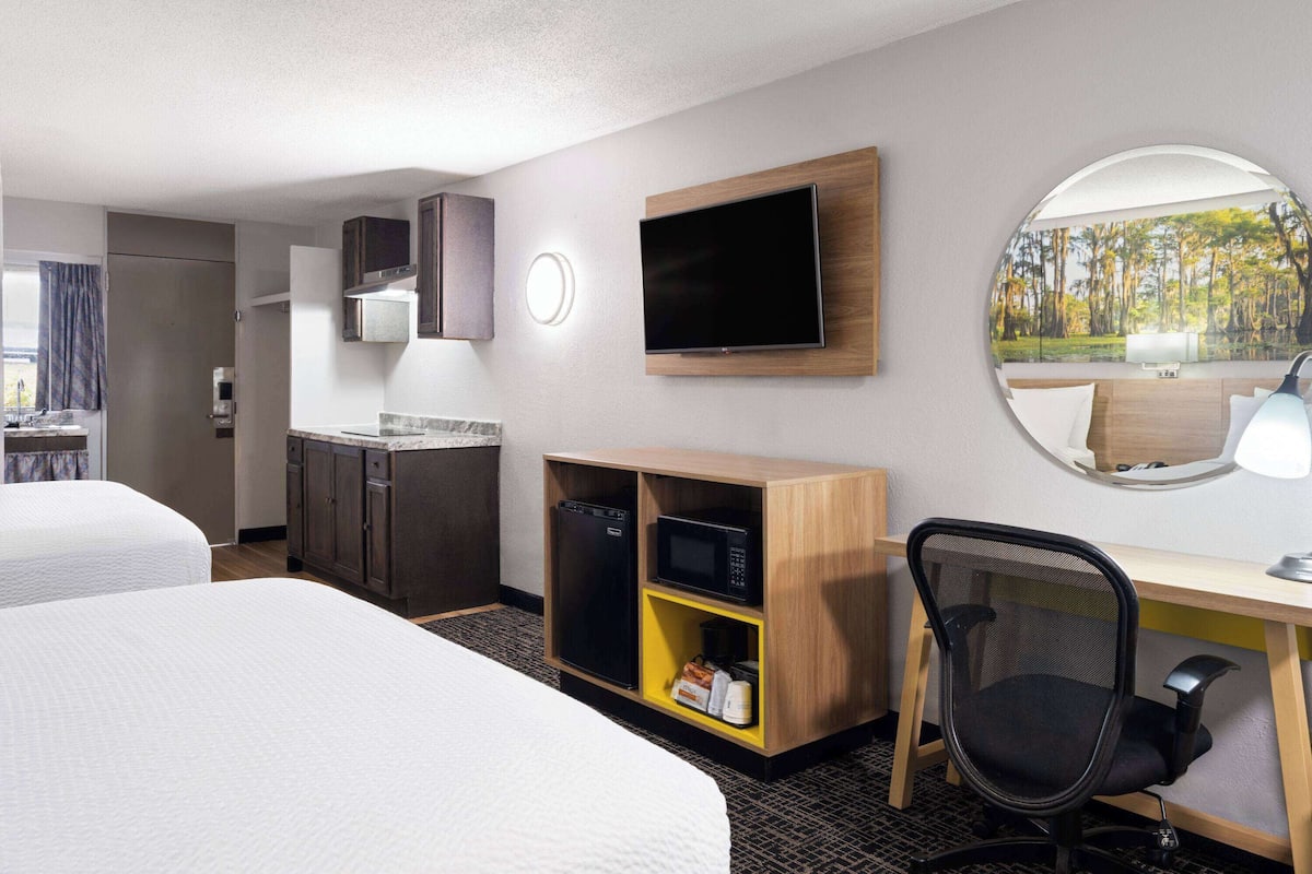 Efficiency, Studio Suite, 2 Queen Beds, Non Smoking
