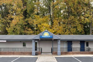 Exterior - Days Inn by Wyndham Salisbury, NC (Salisbury)