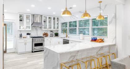 Luxurious House in Buckhead w/hot tub - Walk to Lenox