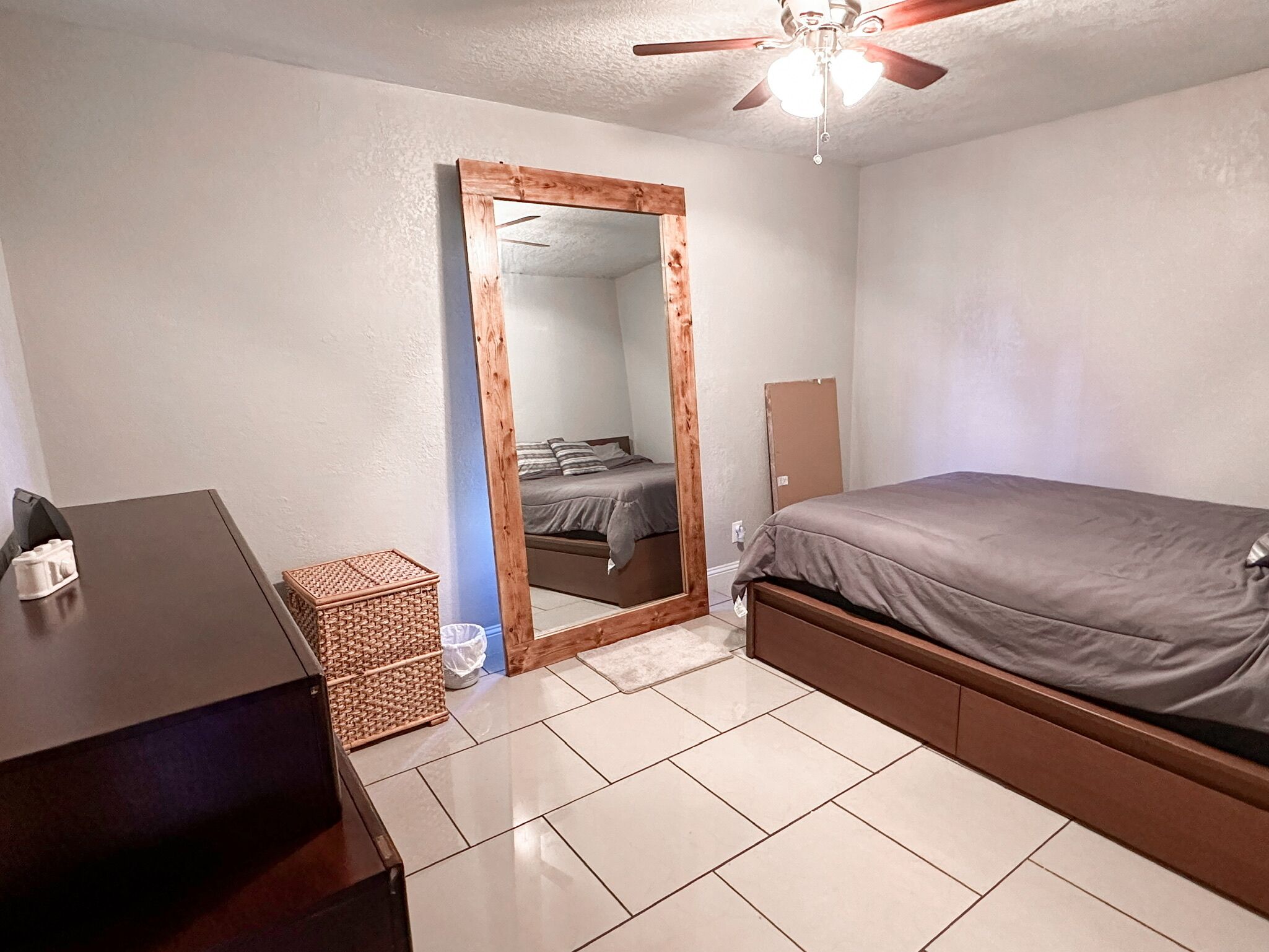Entire home located mins from Downtown, Riverwalk, AT&T Center, & The Pearl 