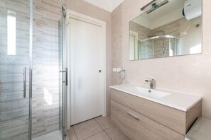 Douche, bidet