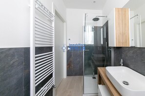Dusche, Bidet
