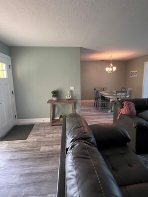 Smart TV - Pool Home close to Indian Rocks beach Pet friendly (Seminole)