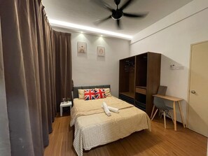3 bedrooms, in-room safe, desk, iron/ironing board