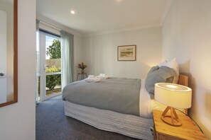 2 bedrooms, desk, iron/ironing board, WiFi