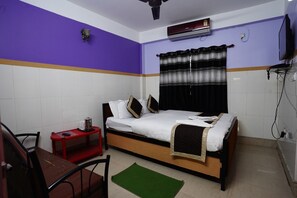 Classic Double Room | Free WiFi - Tirupati Lodge Private Limited (Jalpaiguri)