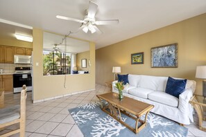 Condo, 1 King Bed with Sofa bed, Hot Tub, Garden View | Living area