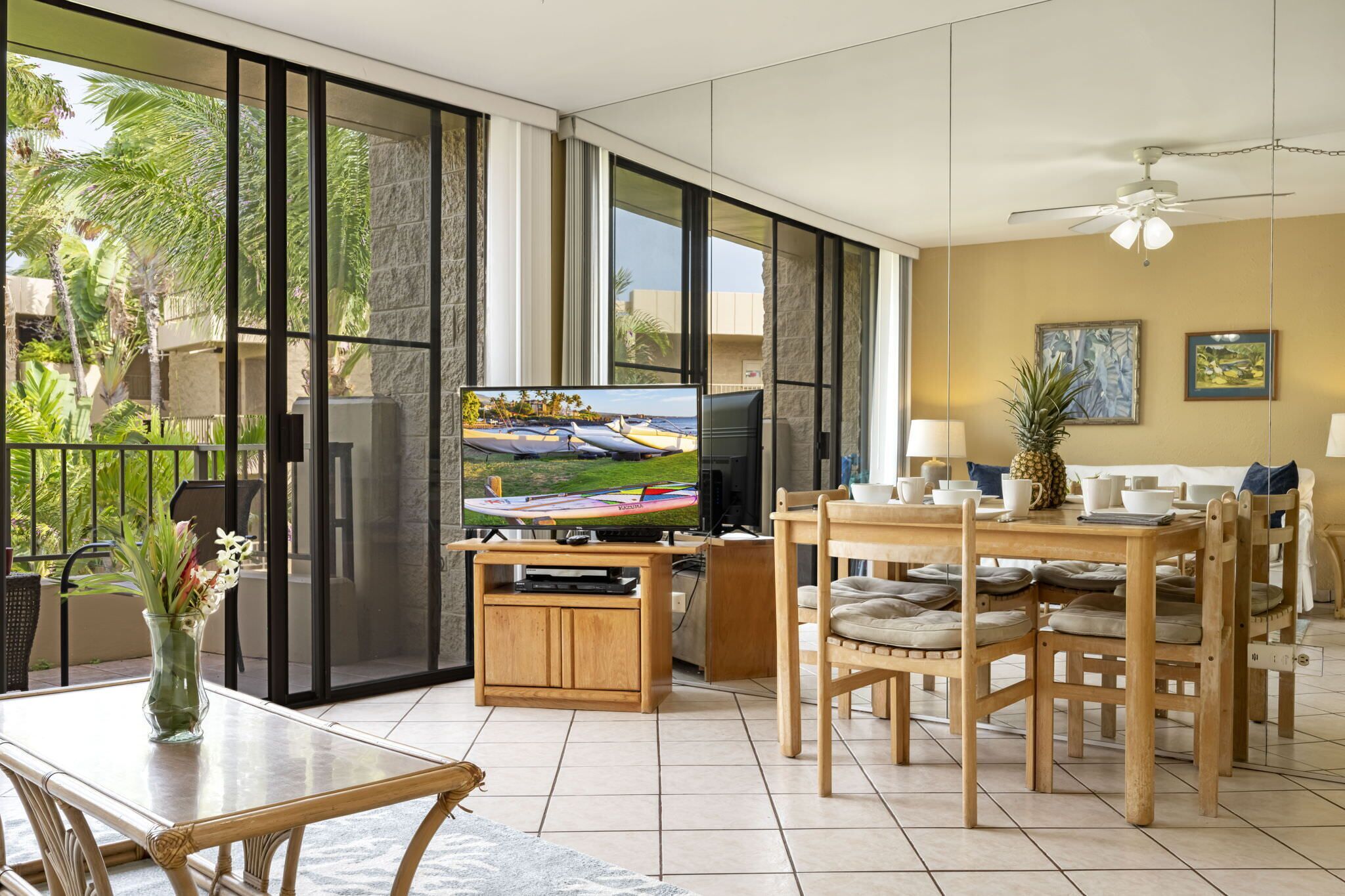 公寓客房, 1 張特大雙人床及 1 張梳化床, 熱水浴缸, 花園景 | 用餐區