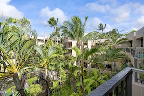 Condo, 1 cama King size y sofá cama, hidromasaje, vista al jardín | Áreas de la propiedad