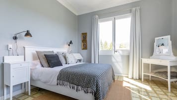 7 bedrooms, iron/ironing board, Internet, bed sheets