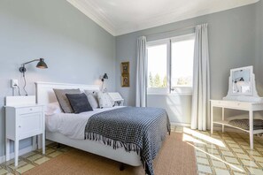 7 habitaciones, tabla de planchar con plancha, internet y ropa de cama 