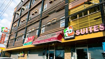 Vista frontal de la propiedad