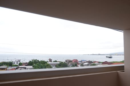 Hypo-allergenic bedding, blackout drapes, soundproofing, free WiFi