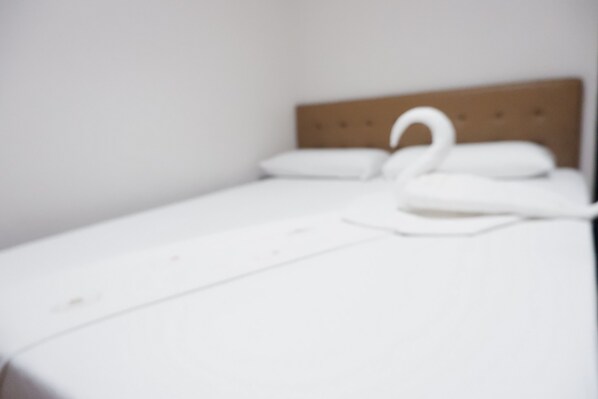 Hypo-allergenic bedding, blackout curtains, soundproofing, free WiFi - FB BUDGETEL SUITES AGUSAN (Cagayan de Oro)