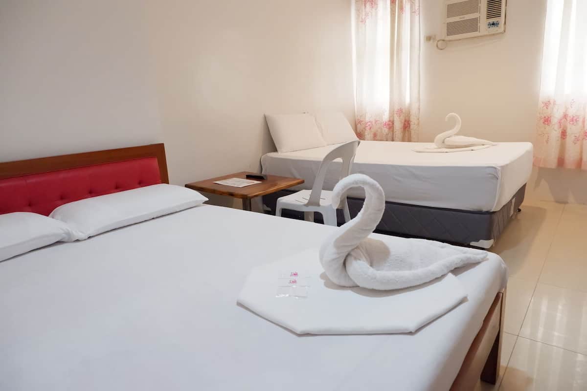 Family Room | Hypo-allergenic bedding, blackout curtains, soundproofing, free WiFi
