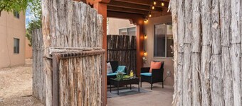 Ski Discounts! Eclectic Condo 5-min to Meow Wolf