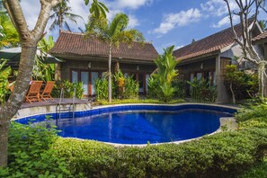 Piscine extérieure