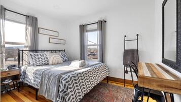 3 bedrooms, desk, iron/ironing board, travel crib