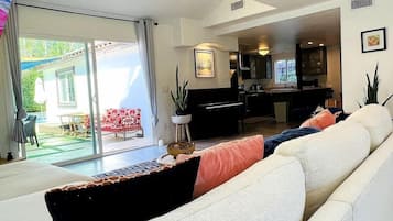 Smart-TV, Stereoanlage, Computerbildschirme