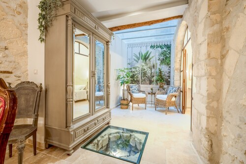 Elegant Ground Floor Apartment in Historic Centre
