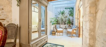 Elegant Ground Floor Apartment in Historic Centre