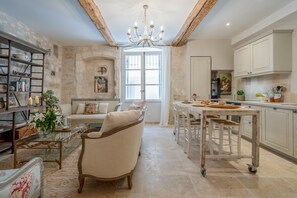 Interior - Elegant Ground Floor Apartment in Historic Centre (ST REMY DE PROVENCE)