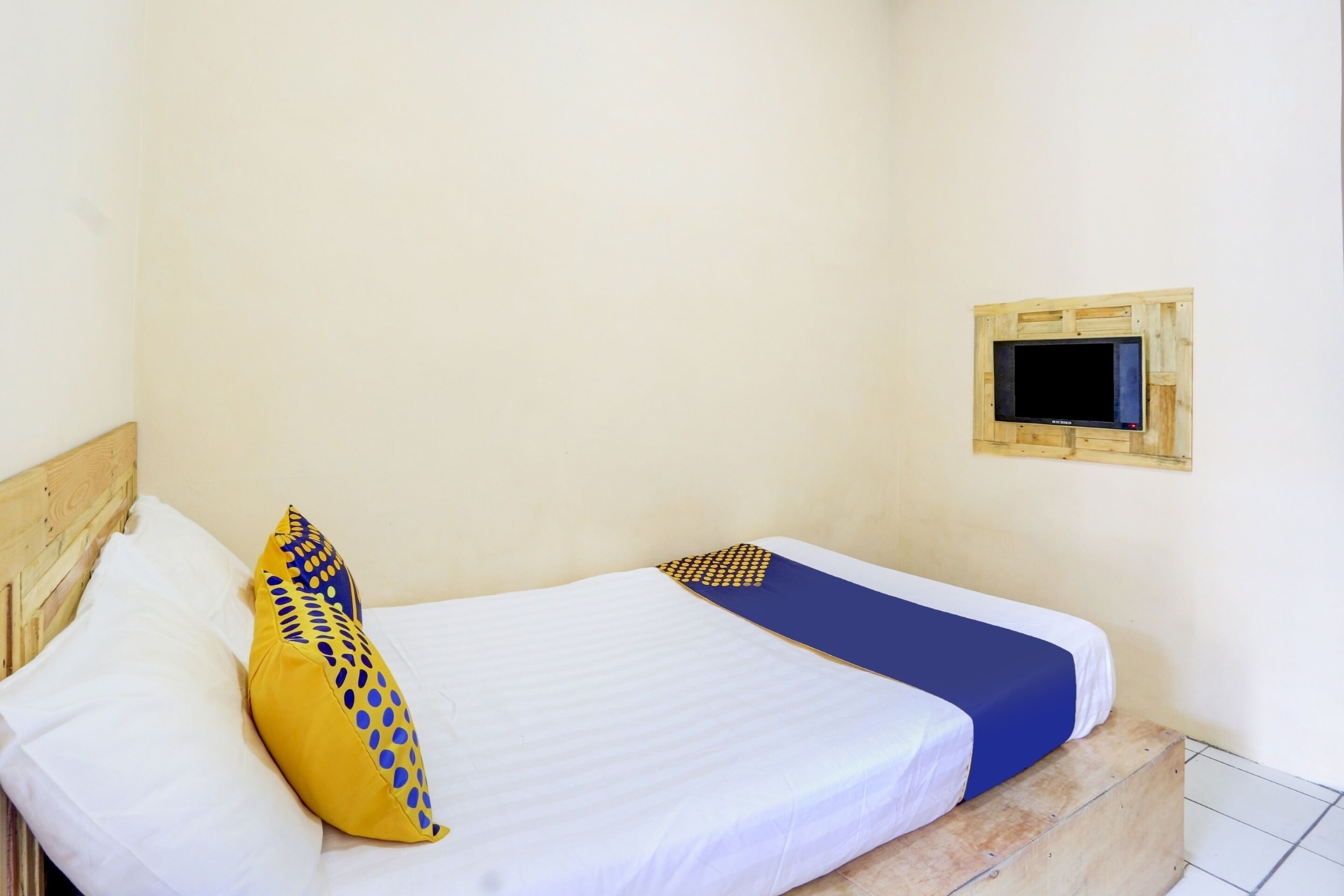 双人房 | 办公桌、笔记本电脑工作区、遮光窗帘、免费 WiFi