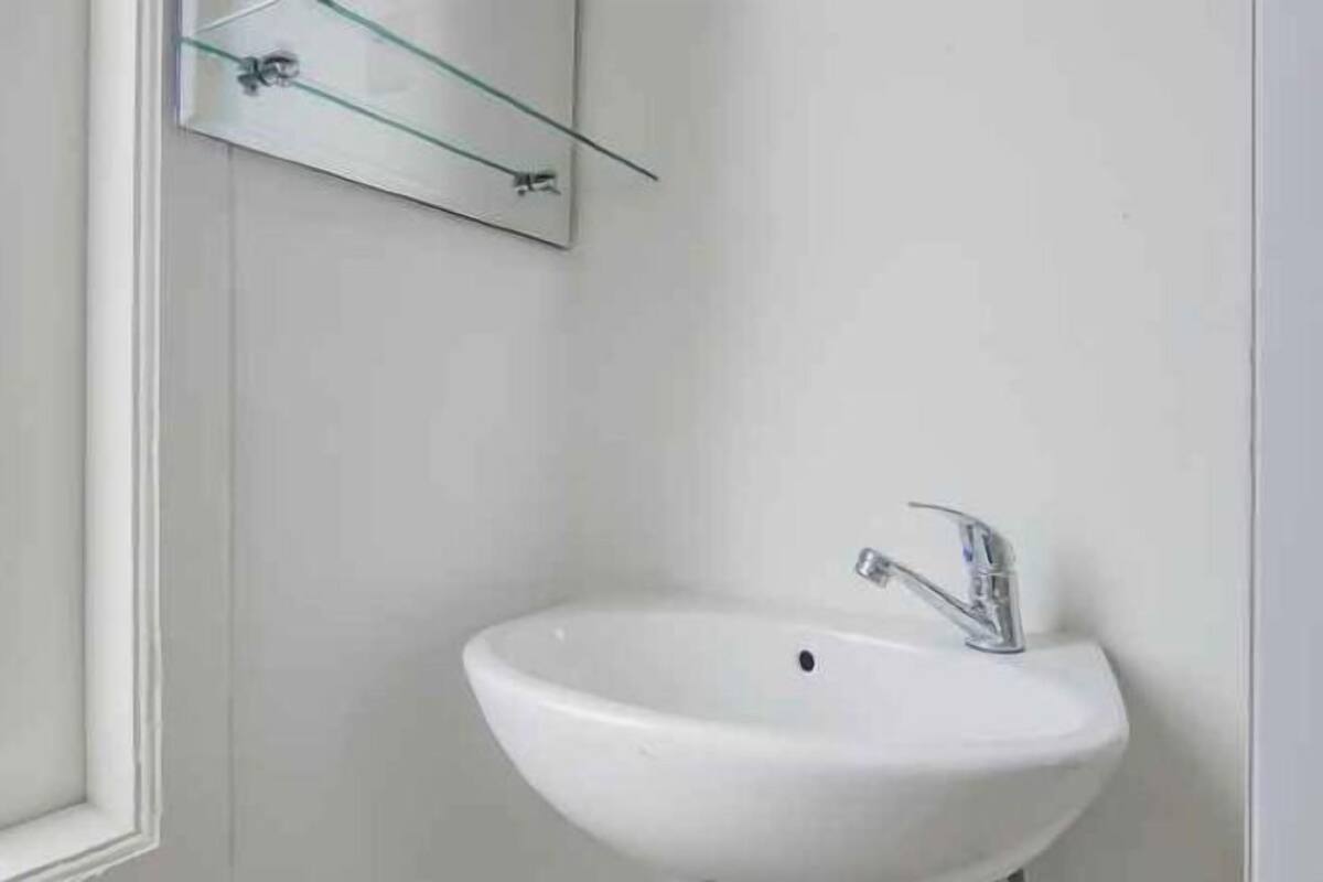 Bathroom | Shower, towels, toilet paper