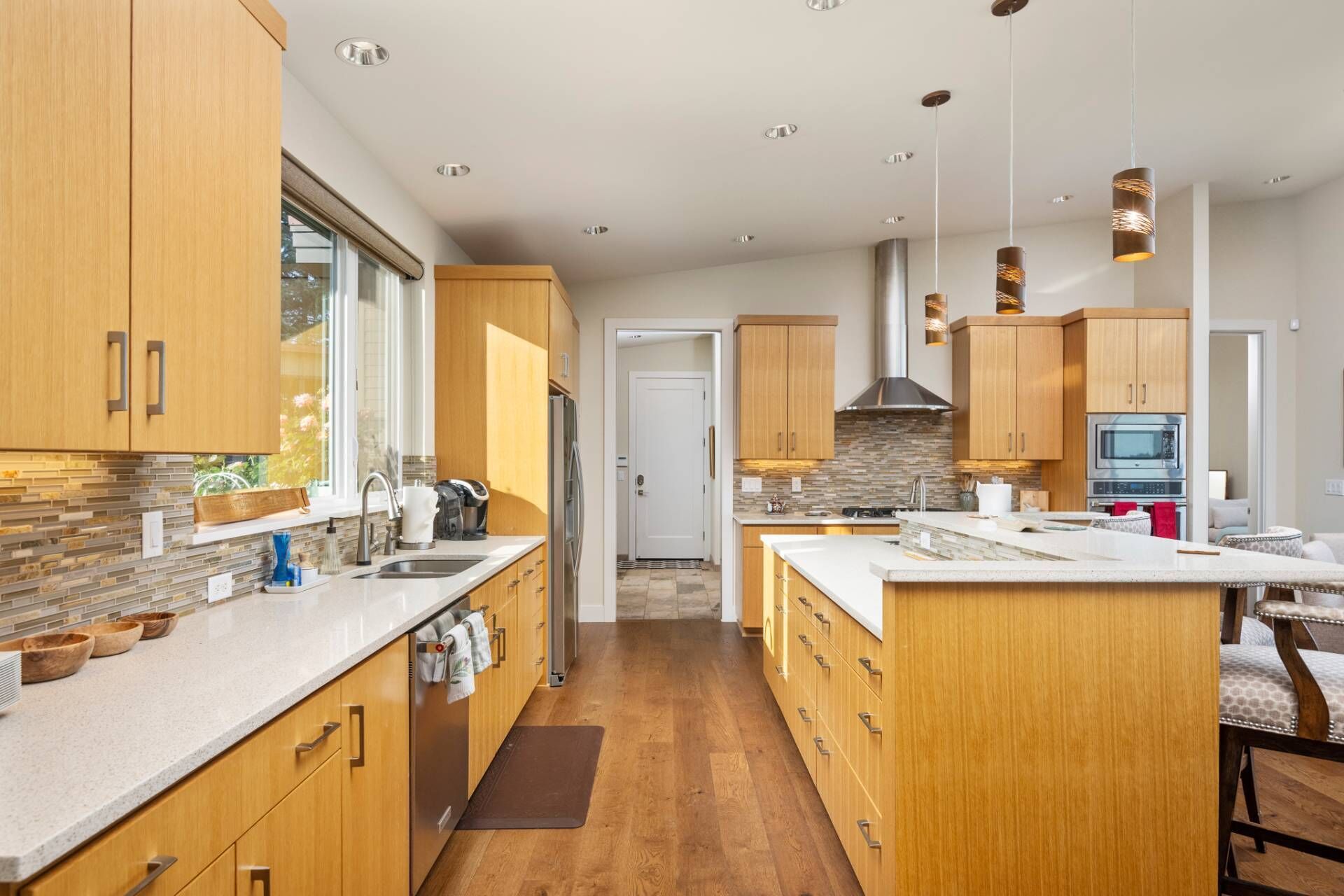 Cafetière/bouilloire, réfrigérateur, micro-ondes, four