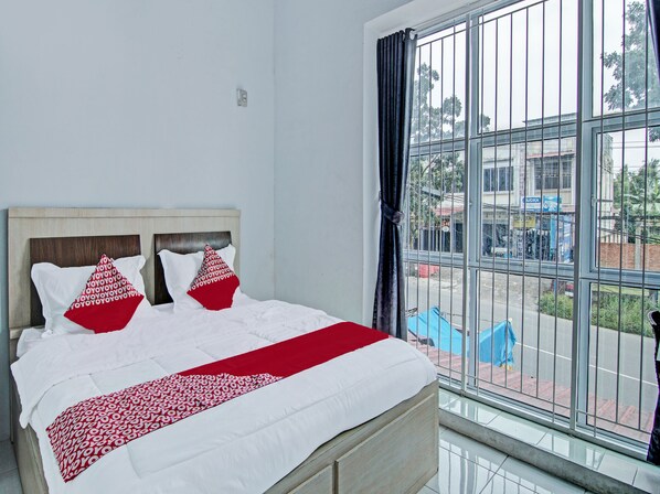 Deluxe Double Room | Bed sheets - OYO 92047 Penginapan Arfi Syariah (Pekanbaru)
