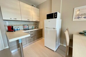 Fridge, microwave, stovetop, dining tables