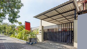 Exterior - OYO 91361 Benlin D'kost Syariah (Surabaya)