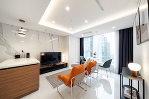Premier Suite Random | Living area | 55-inch Smart TV with cable channels, heated floors