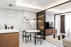 Premier Suite W | Blackout drapes, free WiFi, bed sheets