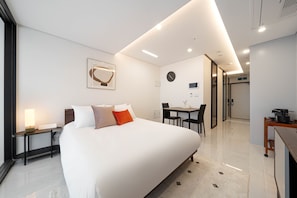 Studio | 1 bedroom, blackout drapes, free WiFi, bed sheets
