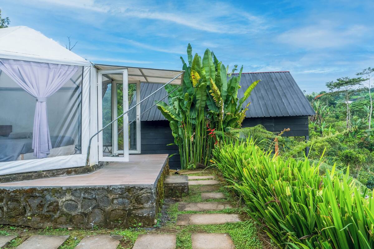 Standard Tent, 1 Double Bed, Non Smoking, Mountain View | Free WiFi, bed sheets