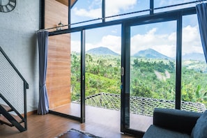 Cabana, 2 camas de casal, vista para a montanha | Área de estar | Lareira