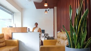 Quầy tiếp tân