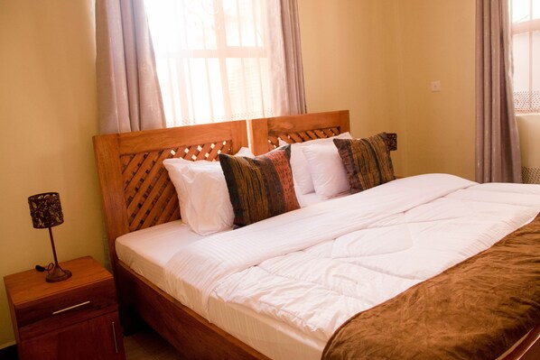 Appartement Standard | Lit avec matelas en mousse à mémoire, bureau