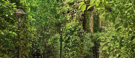 Breakfast, lunch, dinner served; garden views