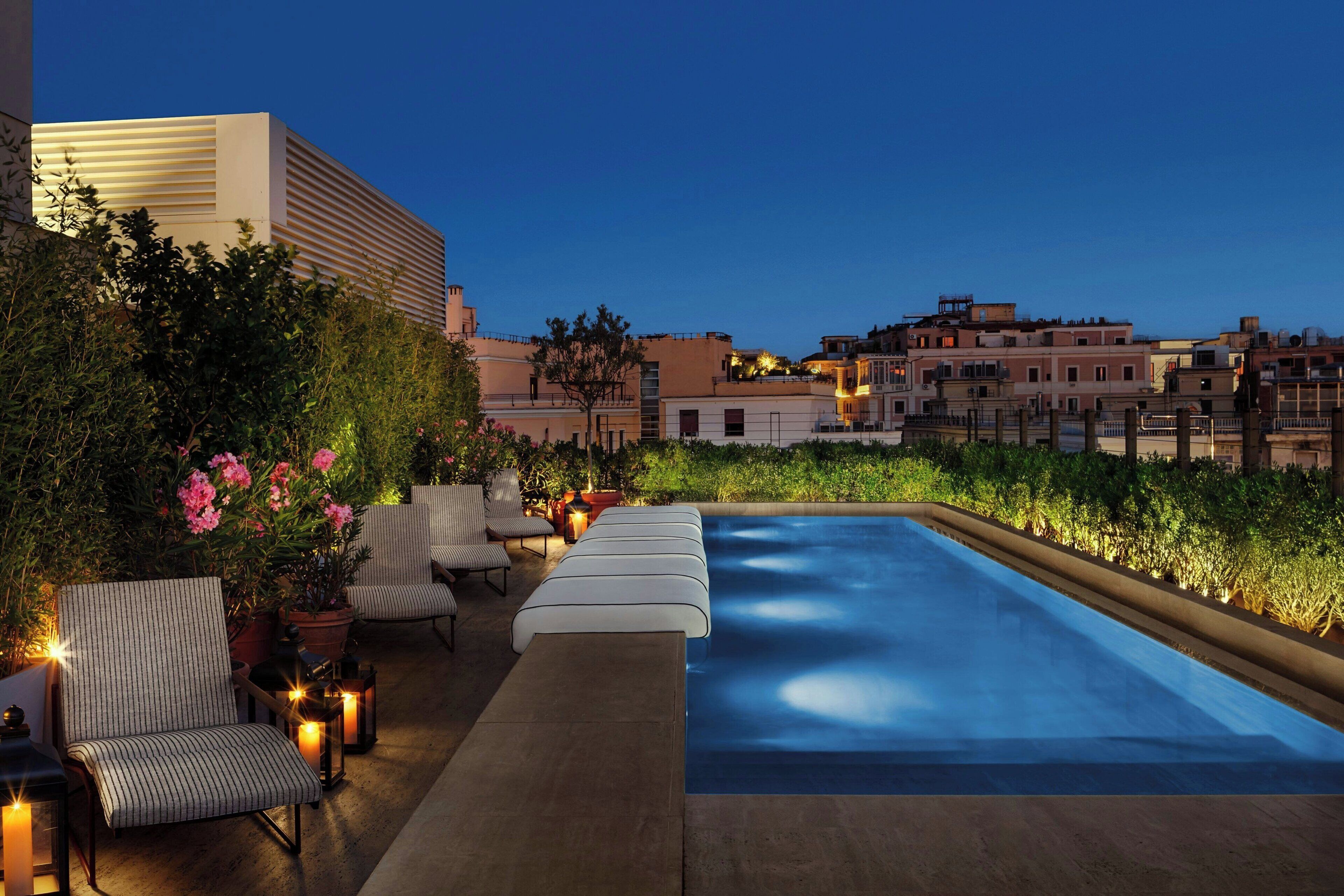 Outdoor pool, pool umbrellas, sun loungers