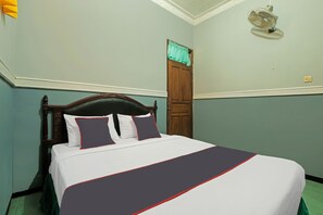 Laptop workspace, free WiFi, bed sheets