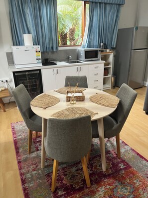 Dining - Studio At the Back of Mount Taylor (Pearce)