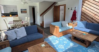 Cozy cottage in a quiet neighborhood 1 mile to Bethany Beach.